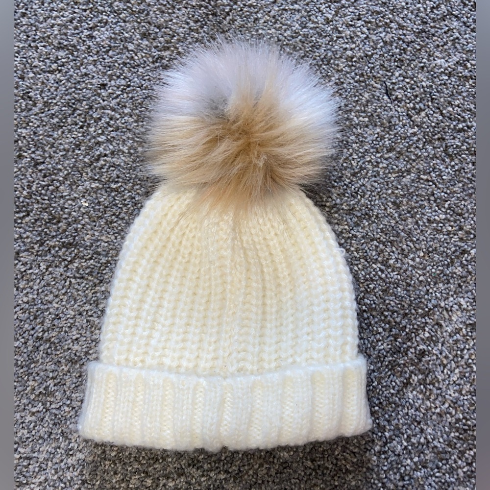 Forever 21 white beanie with fuzzy ball